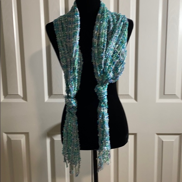 End of year Clearance Sale!  
Beautiful and delicate scarf - Picture 6 of 8
